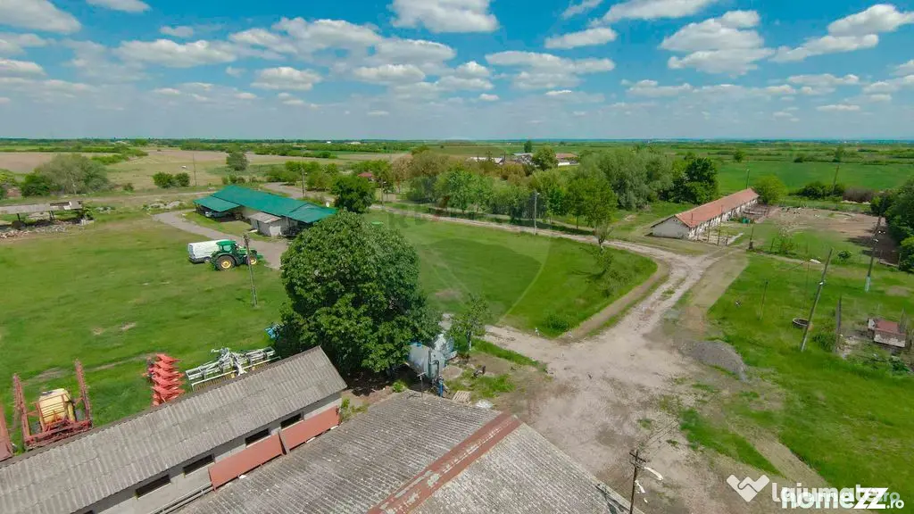 De vânzare fermă multifuncțională, teren 53883 mp - S...