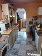 Casa de vanzare, recent renovata, intr o zona linistita. 
