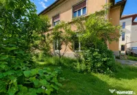 Proprietate, 75 mp, piscină, beci și 2 garaje, zona Centra 