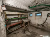 Proprietate, 75 mp, piscină, beci și 2 garaje, zona Centra