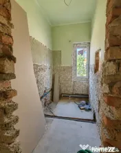 Proprietate, 75 mp, piscină, beci și 2 garaje, zona Centra