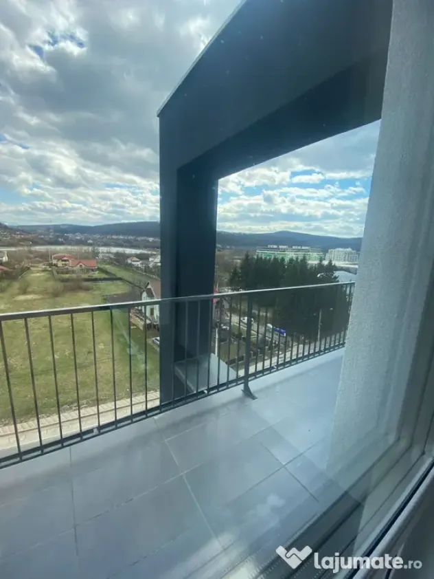 Penthouse 4 camere, 2 băi, terasă