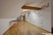 In Cartierul Evreiesc, casa 3 camere pivnita si mansarda ope 