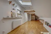 In Cartierul Evreiesc, casa 3 camere pivnita si mansarda ope 