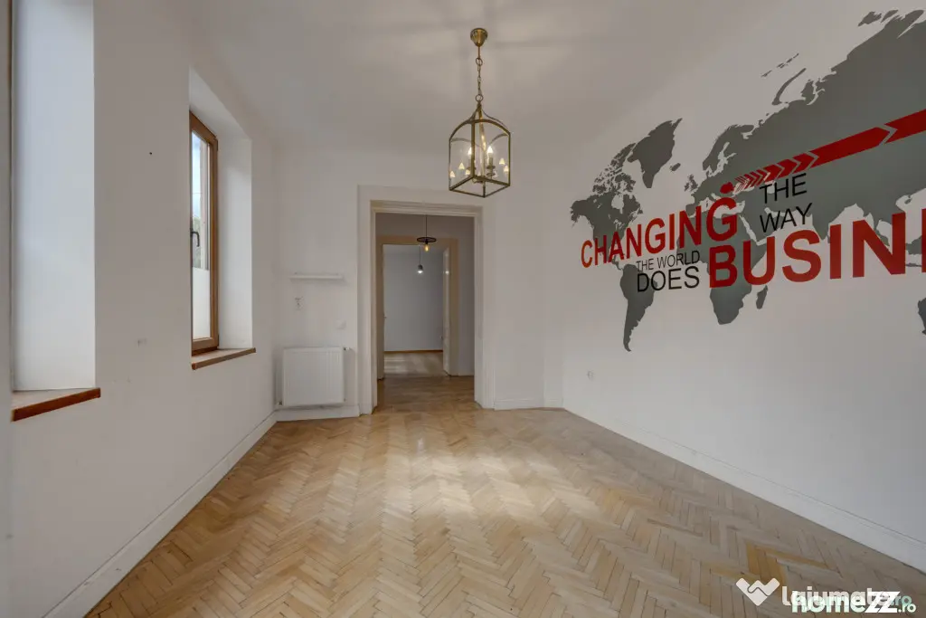 In Cartierul Evreiesc, casa 3 camere pivnita si mansarda ope