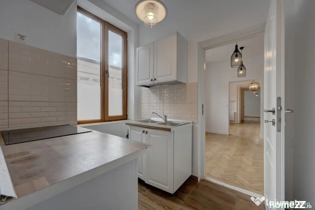 In Cartierul Evreiesc, casa 3 camere pivnita si mansarda ope
