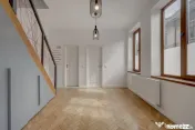 In Cartierul Evreiesc, casa 3 camere pivnita si mansarda ope 