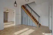 In Cartierul Evreiesc, casa 3 camere pivnita si mansarda ope 