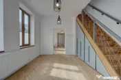 In Cartierul Evreiesc, casa 3 camere pivnita si mansarda ope 
