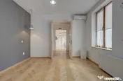 In Cartierul Evreiesc, casa 3 camere pivnita si mansarda ope 