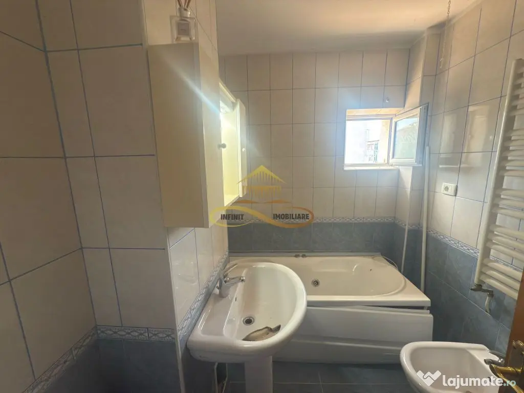 De vanzare apartament 3 camere decomandate Republicii Bacau