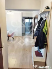 Apartament cu 3 camere si loc de parcare, zona Decebal 