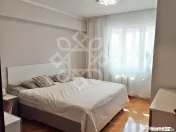 Apartament cu 3 camere si loc de parcare, zona Decebal 