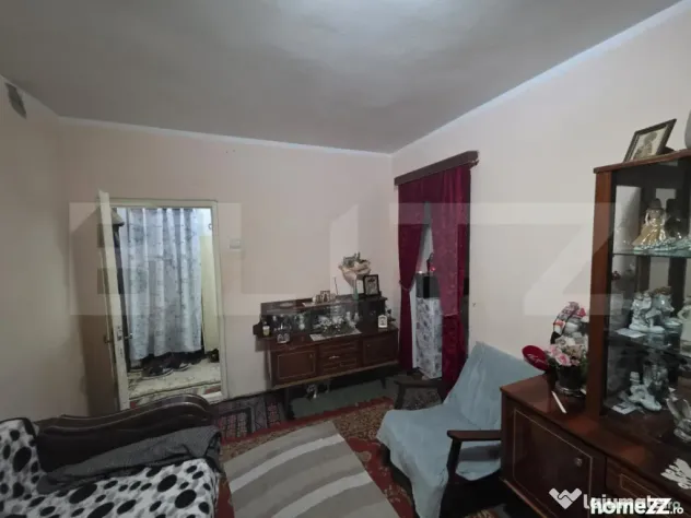 Apartament cu 2 camere, 33.50 mp, semidecomandat, zona Micro