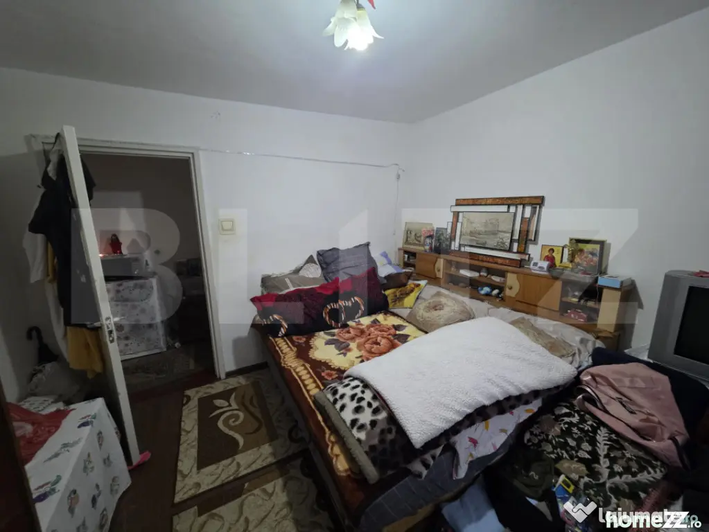 Apartament cu 2 camere, 33.50 mp, semidecomandat, zona Micro