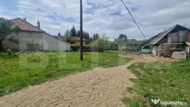 Casa cu teren 2000 mp la strada asfaltata langa Fagaras - Br