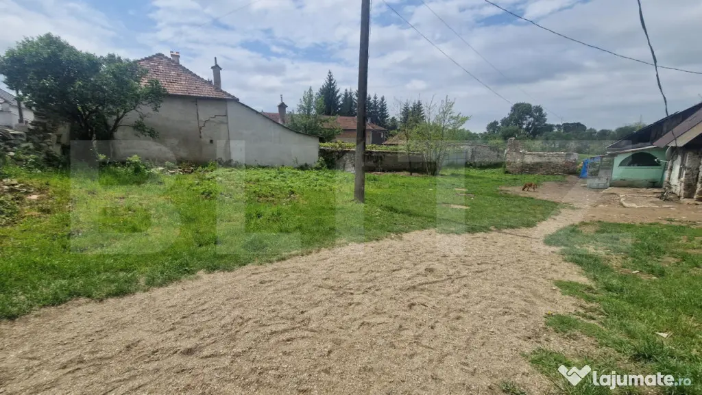 Casa cu teren 2000 mp la strada asfaltata langa Fagaras - Br