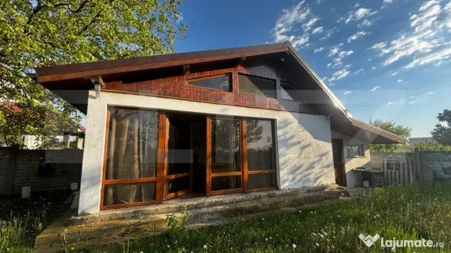 Căsuță de vacanță utilată, teren 720 mp, piscină, zon