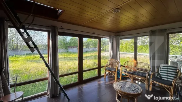 Căsuță de vacanță utilată, teren 720 mp, piscină, zon