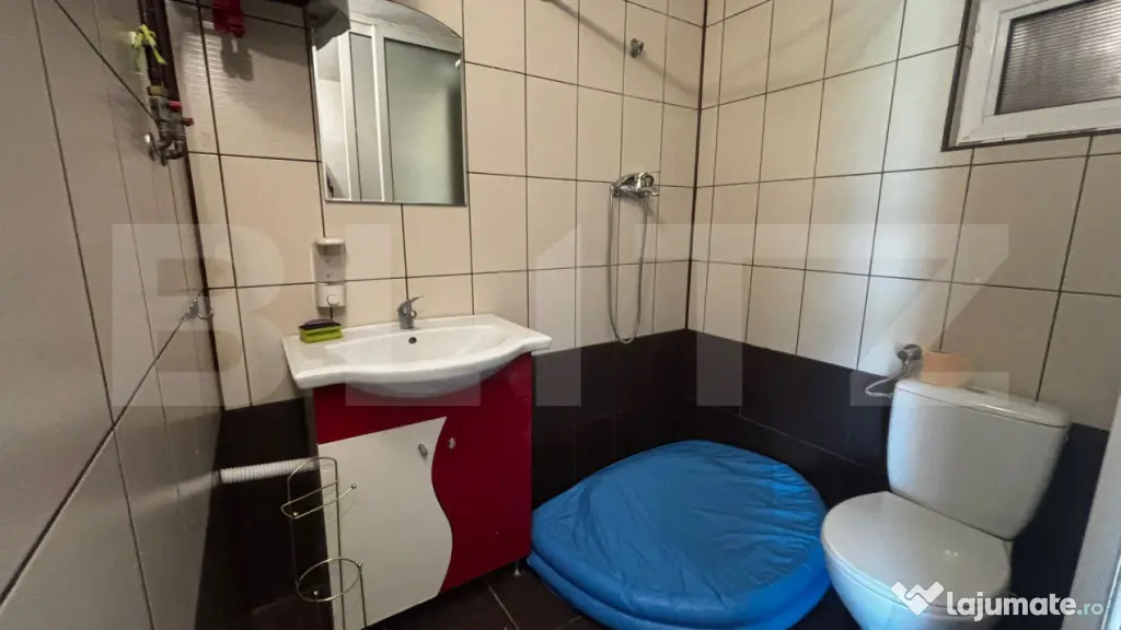 Căsuță de vacanță utilată, teren 720 mp, piscină, zon