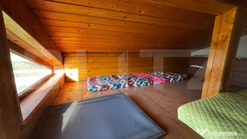 Căsuță de vacanță utilată, teren 720 mp, piscină, zon