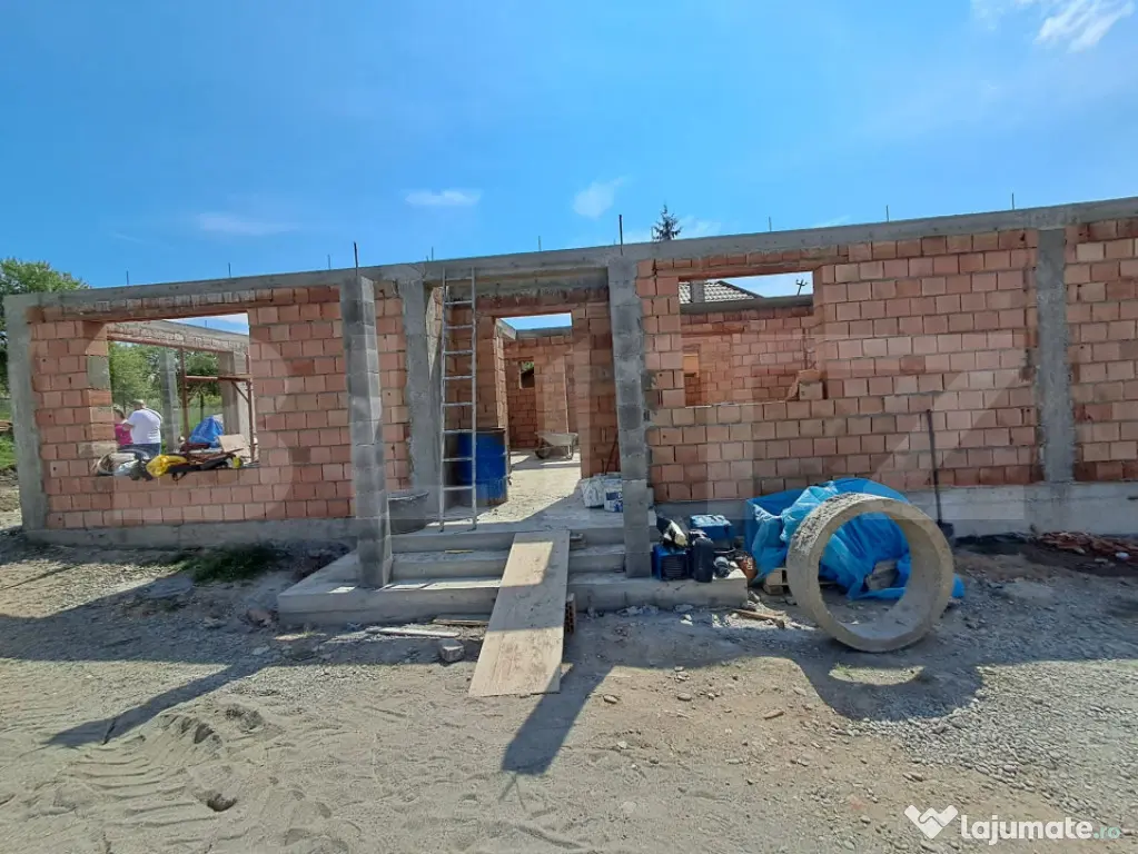 Casă individualâ de vânzare în Corunca Curte Comunâ–