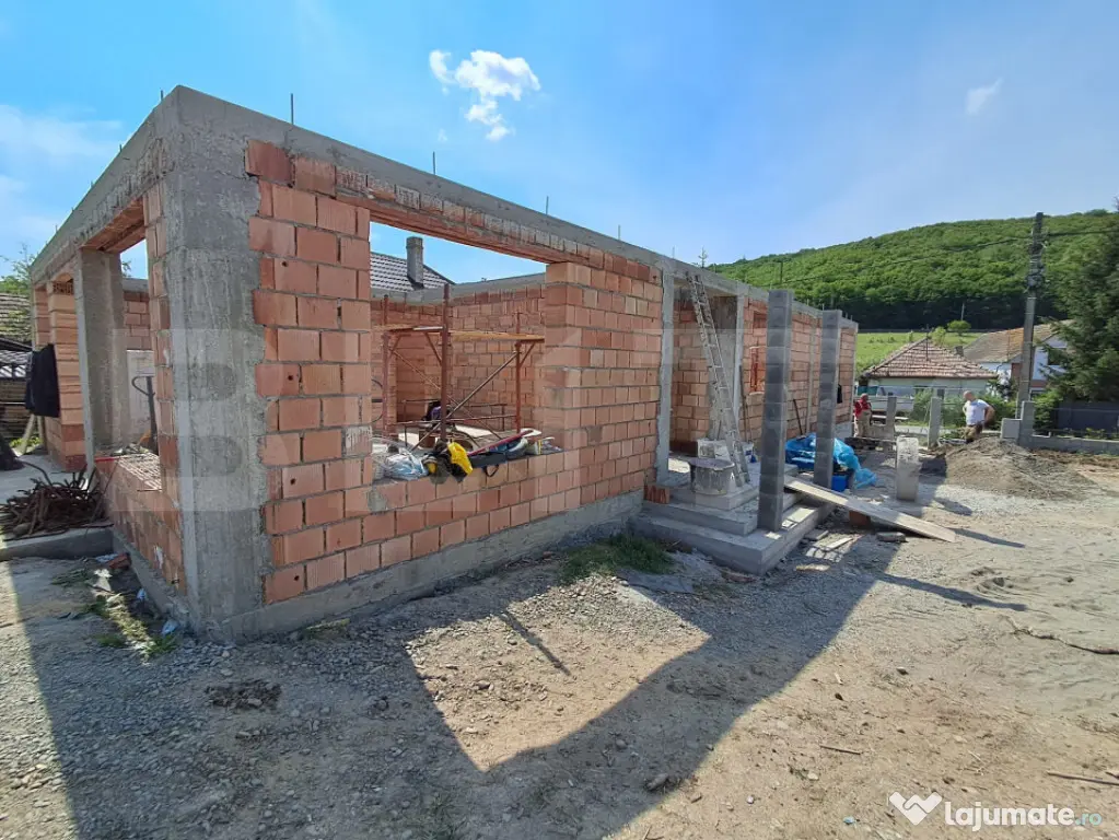 Casă individualâ de vânzare în Corunca Curte Comunâ–