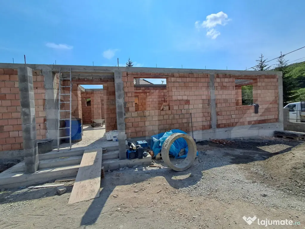 Casă individualâ de vânzare în Corunca Curte Comunâ–