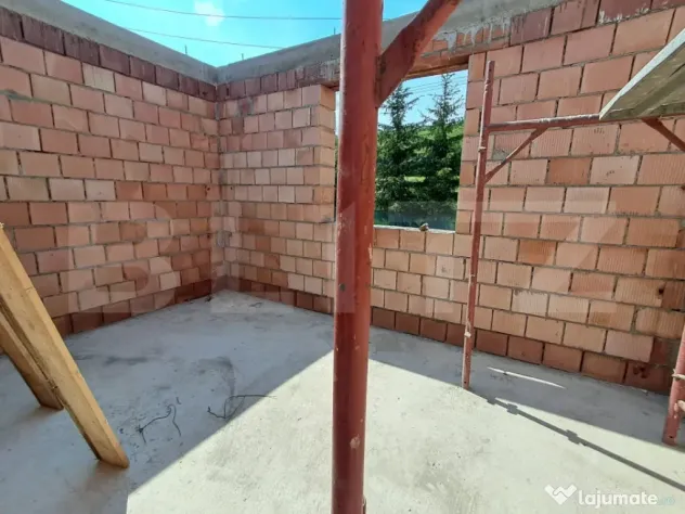 Casă individualâ de vânzare în Corunca Curte Comunâ–