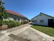 ???? Casă de vânzare – 2 locuințe în aceeași curte, t 