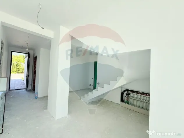 Vilă modernă de vânzare | 5 camere | Dumbrava Vlăsiei...