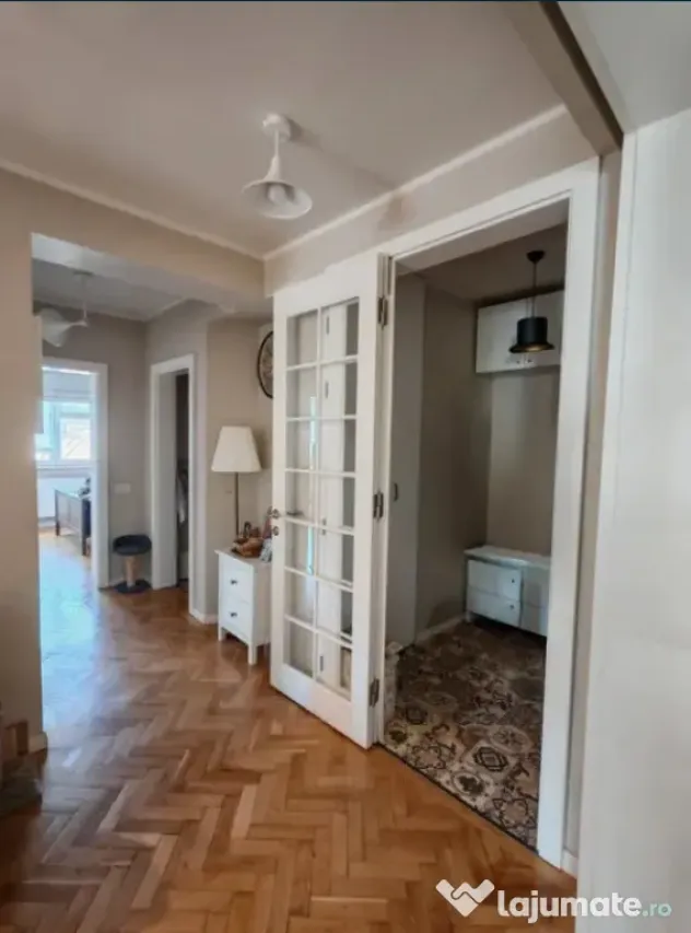 Apartament 3 camere, decomandat - Brasovul Vechi