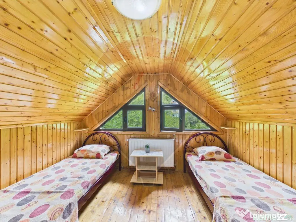 Pensiune/casa montană 9 camere în Dâmbovicioara, comis...