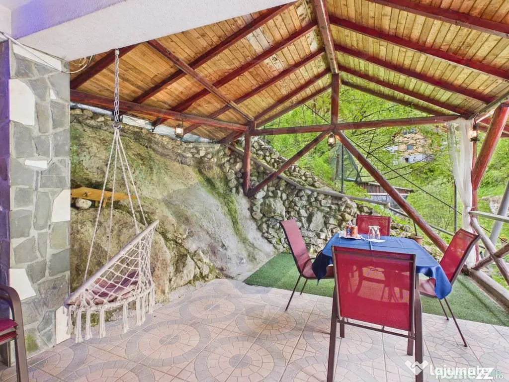 Pensiune/casa montană 9 camere în Dâmbovicioara, comis...