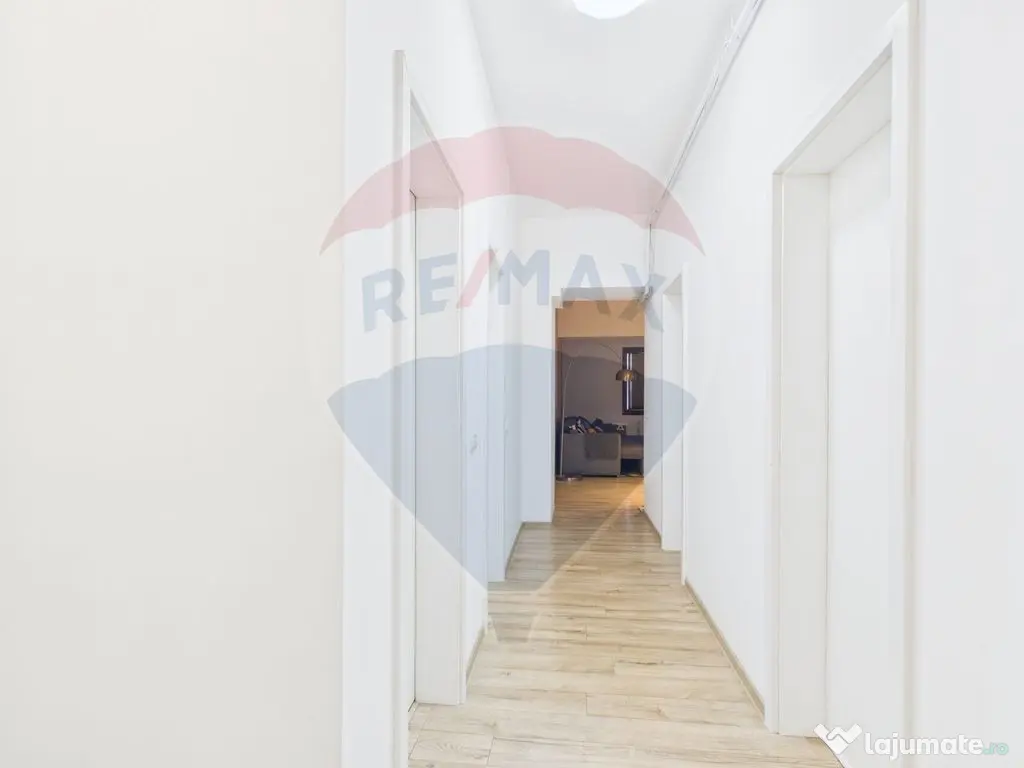 Apartament cu 3 camere de vanzare, centrala proprie - Mih...