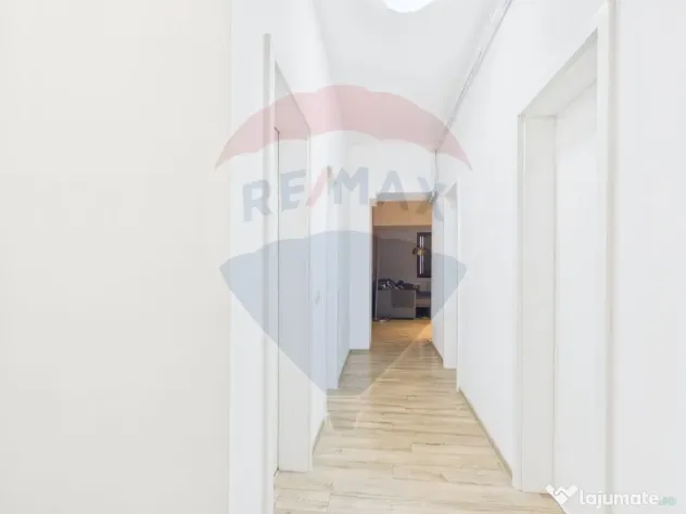 Apartament cu 3 camere de vanzare, centrala proprie - Mih...