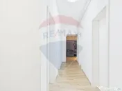 Apartament cu 3 camere de vanzare, centrala proprie - Mih...