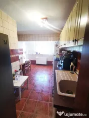 De vanzare apart. cu 3 camere, Complex Vega, Ultimul Leu,...