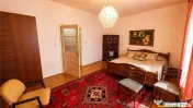 Casa cu spatiu comercial, 1.000mp teren anexe, areal Central 