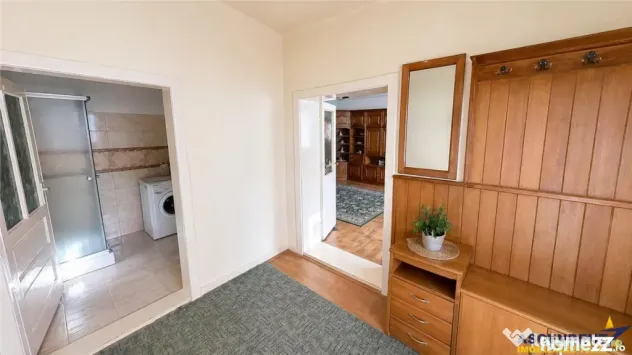 Casa cu spatiu comercial, 1.000mp teren anexe, areal Central