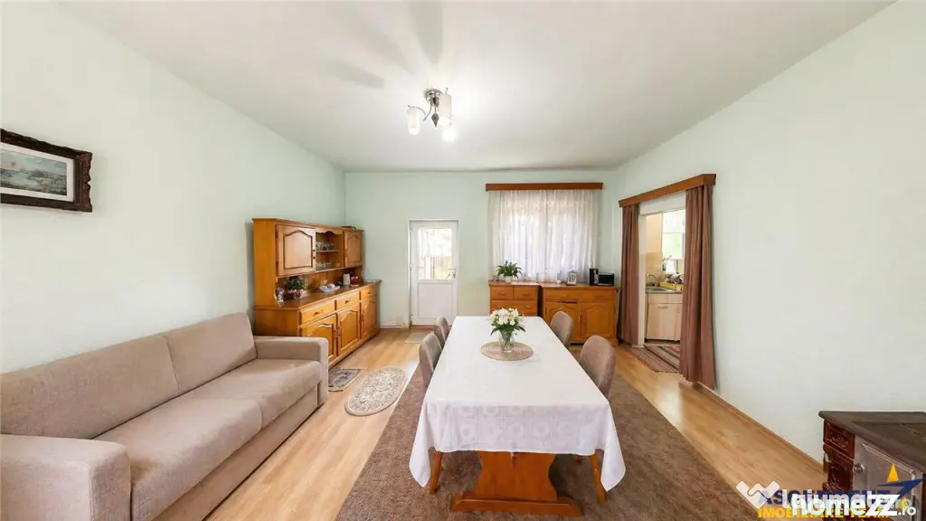 Casa cu spatiu comercial, 1.000mp teren anexe, areal Central
