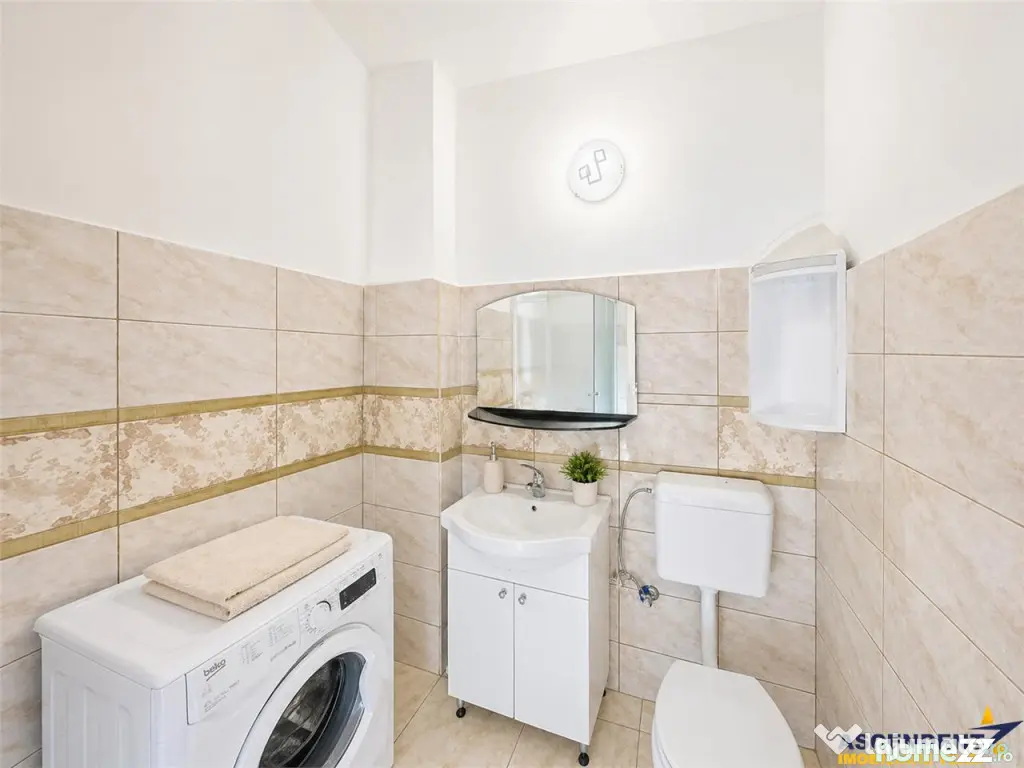 Casa cu spatiu comercial, 1.000mp teren anexe, areal Central
