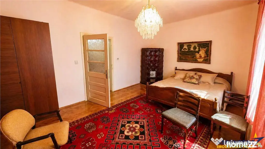 Casa cu spatiu comercial, 1.000mp teren anexe, areal Central