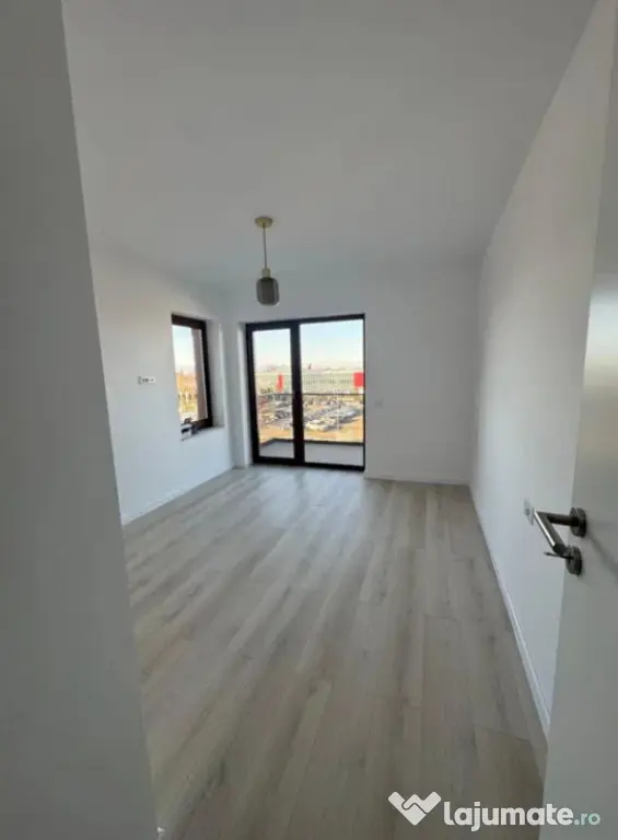 Apartament 2 camere, decomandat - zona Tractorul