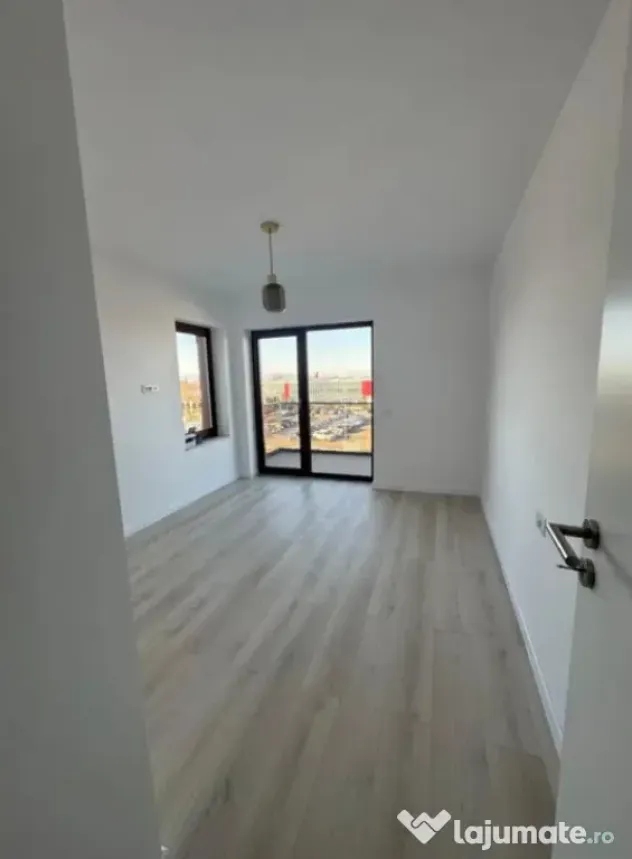 Apartament 2 camere, decomandat - zona Tractorul