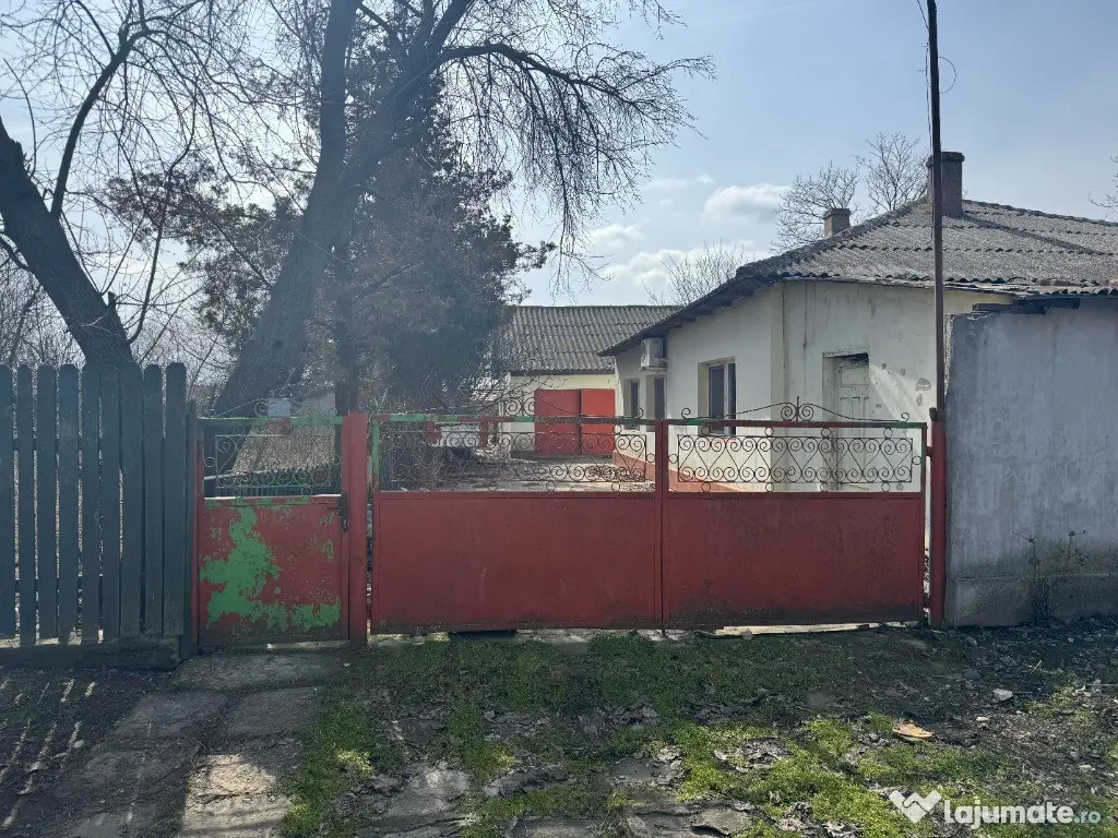 Persoana fizica vând Casa batraneasca si anexe– Mereni, CTA