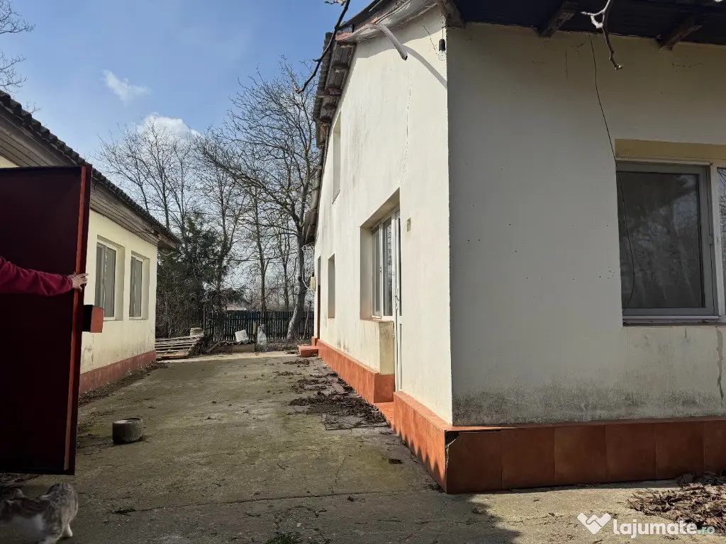 Persoana fizica vând Casa batraneasca si anexe– Mereni, CTA