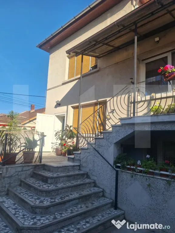 Casa de vanzare, 350 mp, zona Central