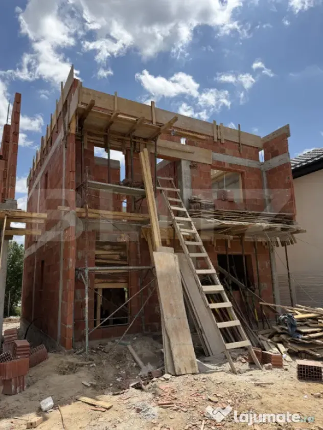 Casa P+1, 3 dormitoare, 105 mp, 200 mp teren, toate utilitat