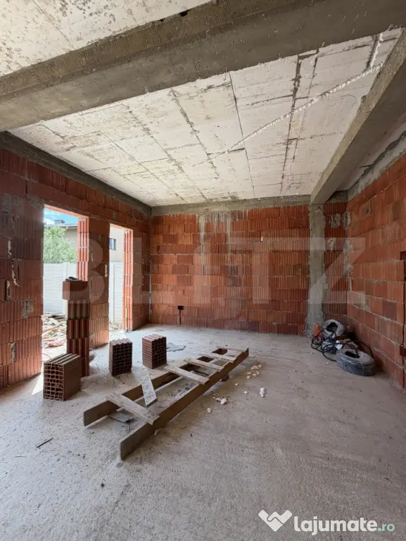 Casa P+1, 3 dormitoare, 105 mp, 200 mp teren, toate utilitat